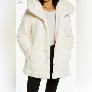 Gallery Women’s Petite White Hooded Faux Fur Coat Size: M